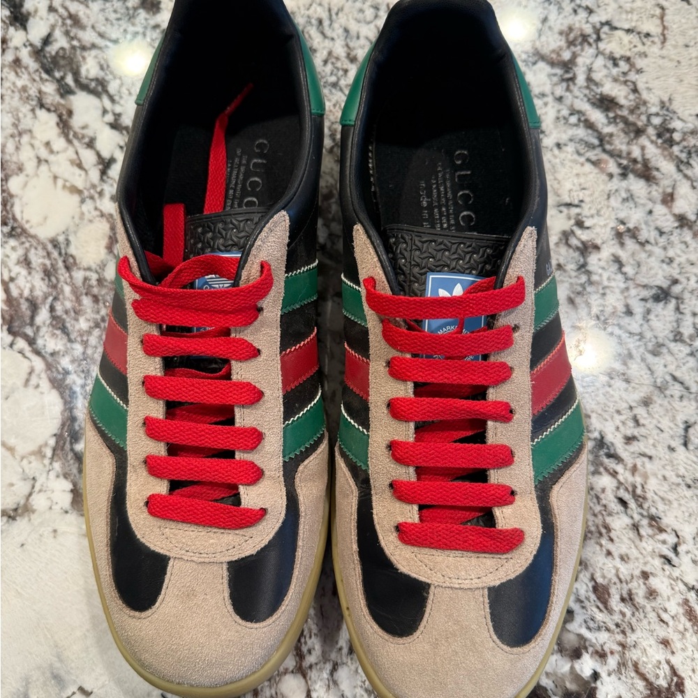 Gucci Men's Red, Green, and Black Sneakers